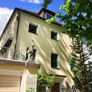 https://quiet-apartments-in-tempelhof.find-berlin-hotels.com